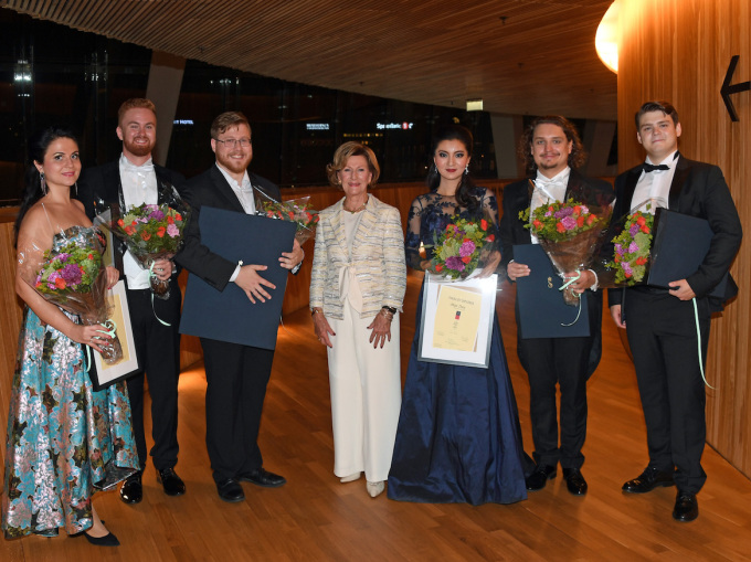 Dronning Sonja med alle finalistane. Foto: Sven Gj. Gjeruldsen, Det kongelege hoffet